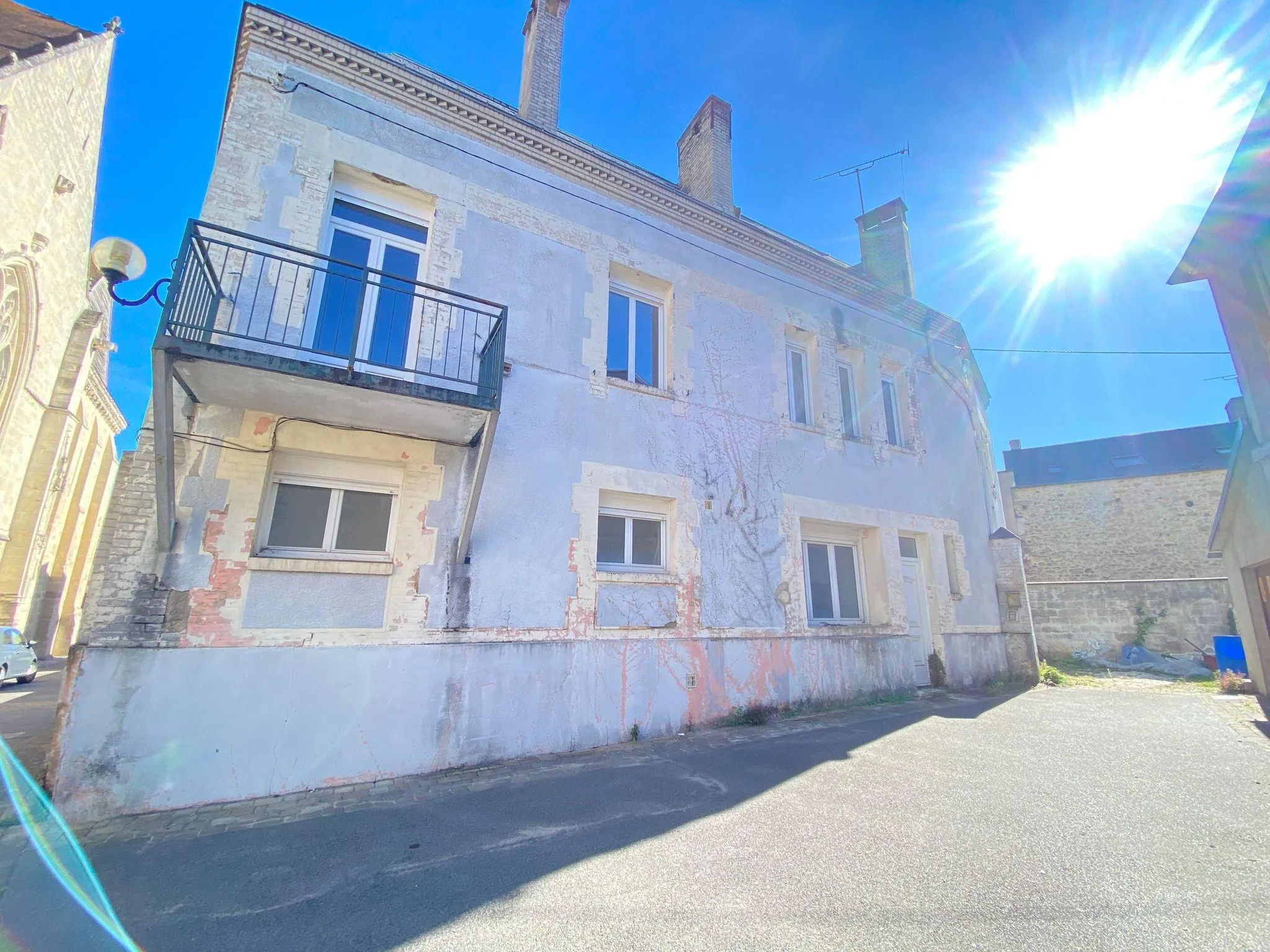 Immeuble de rapport de 261 m² à Bruyères-et-Montbérault, potentiel locatif élevé 