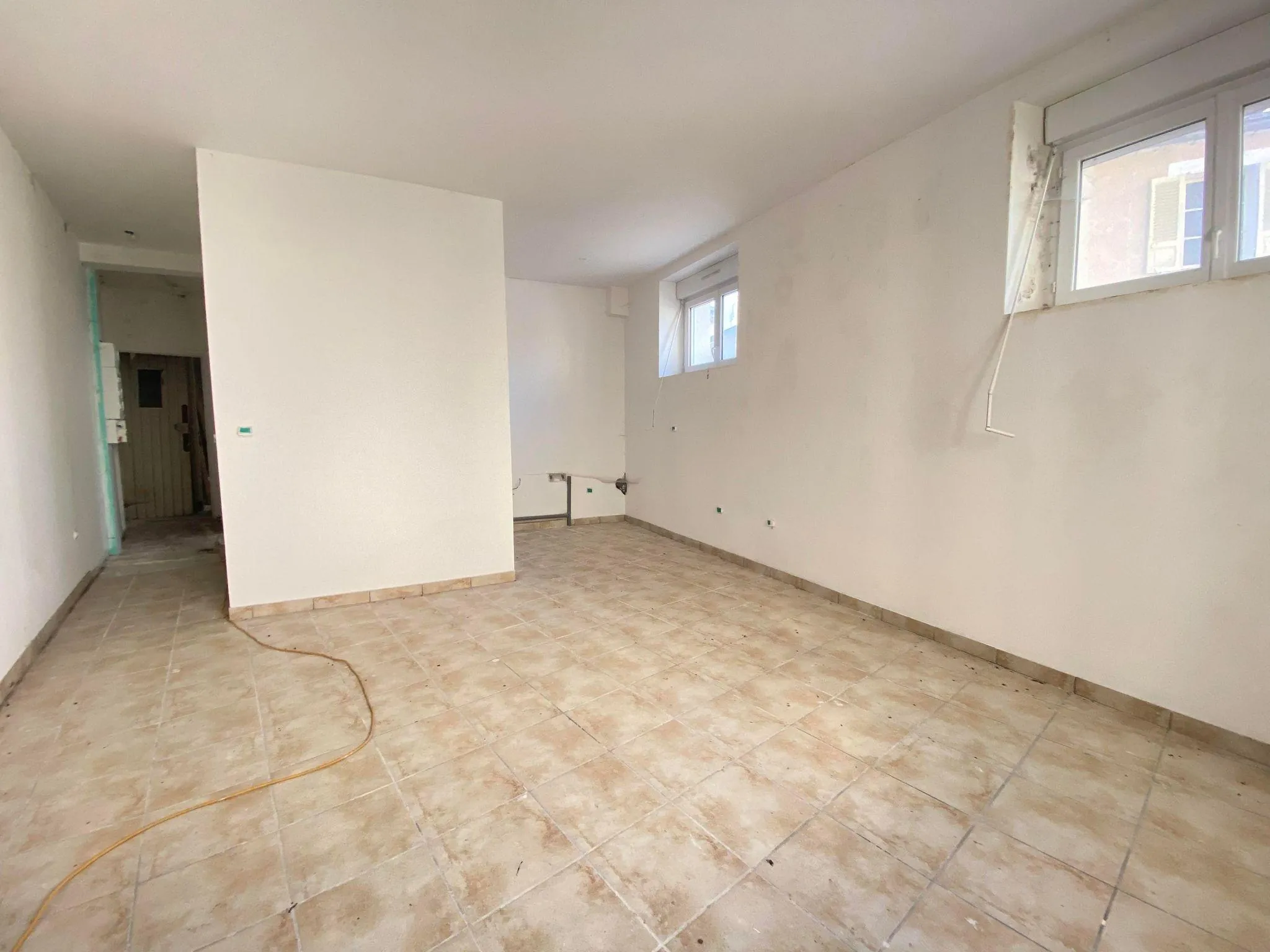 Immeuble de rapport de 261 m² à Bruyères-et-Montbérault, potentiel locatif élevé 