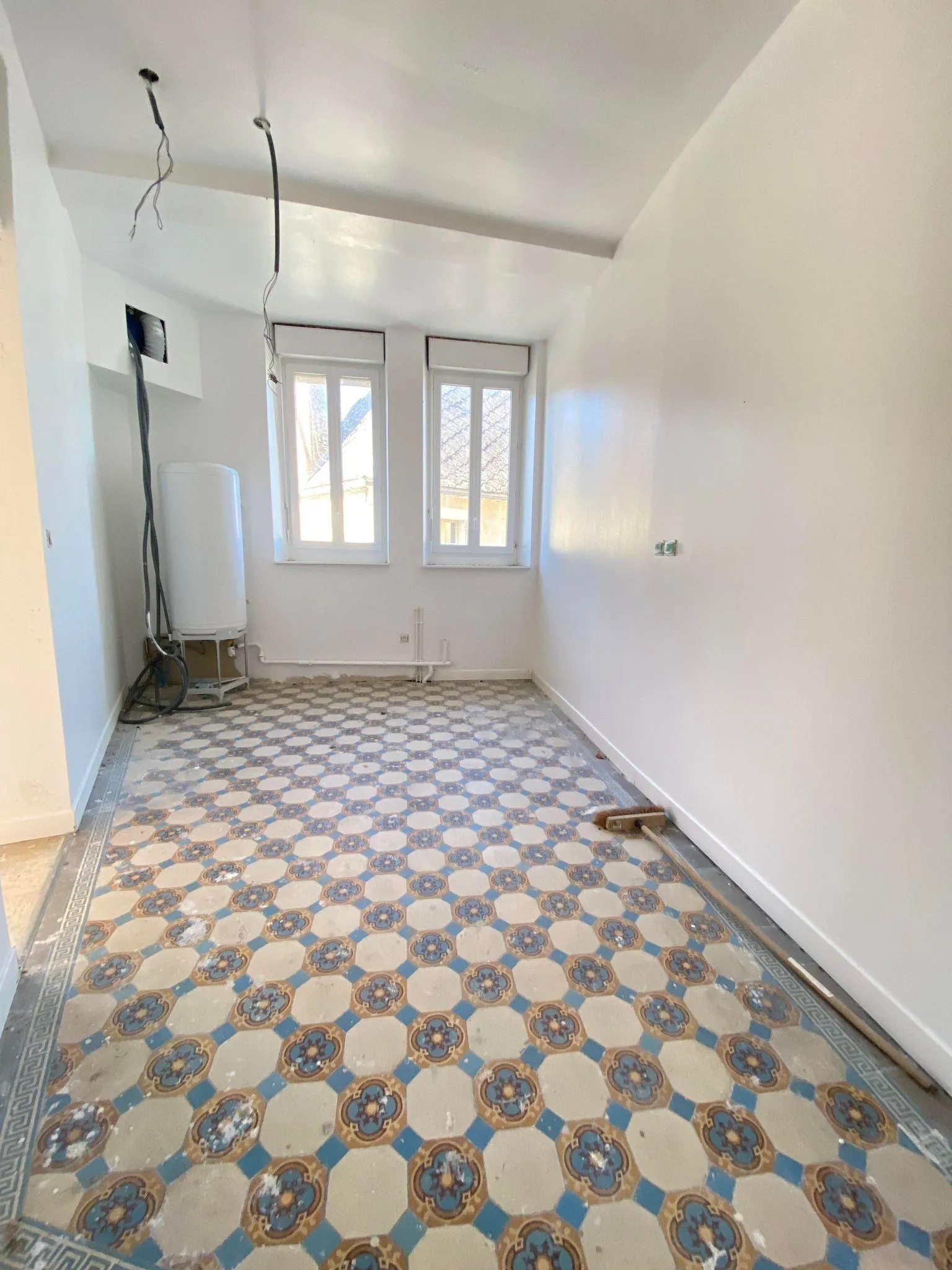 Immeuble de rapport de 261 m² à Bruyères-et-Montbérault, potentiel locatif élevé 