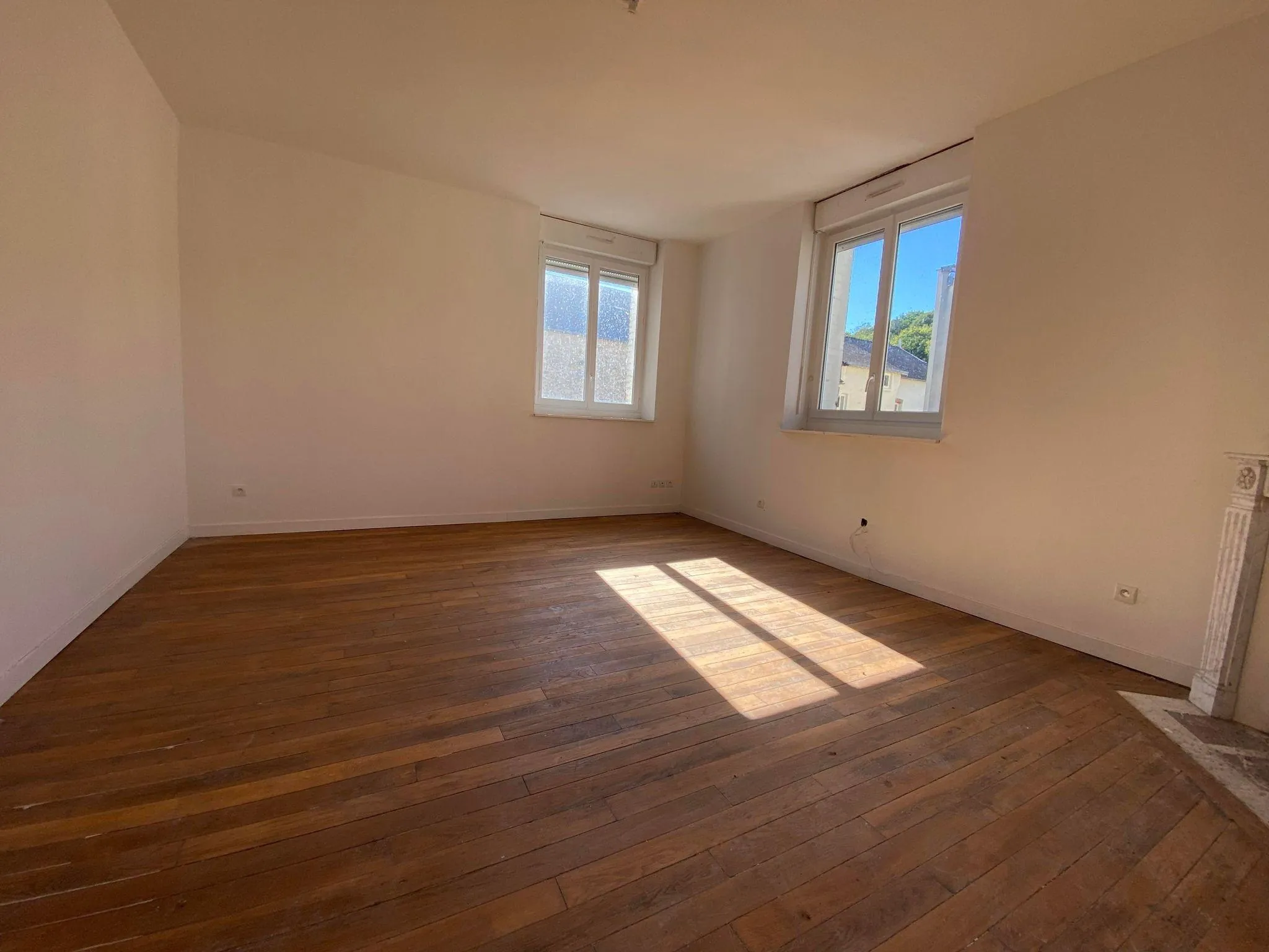 Immeuble de rapport de 261 m² à Bruyères-et-Montbérault, potentiel locatif élevé 