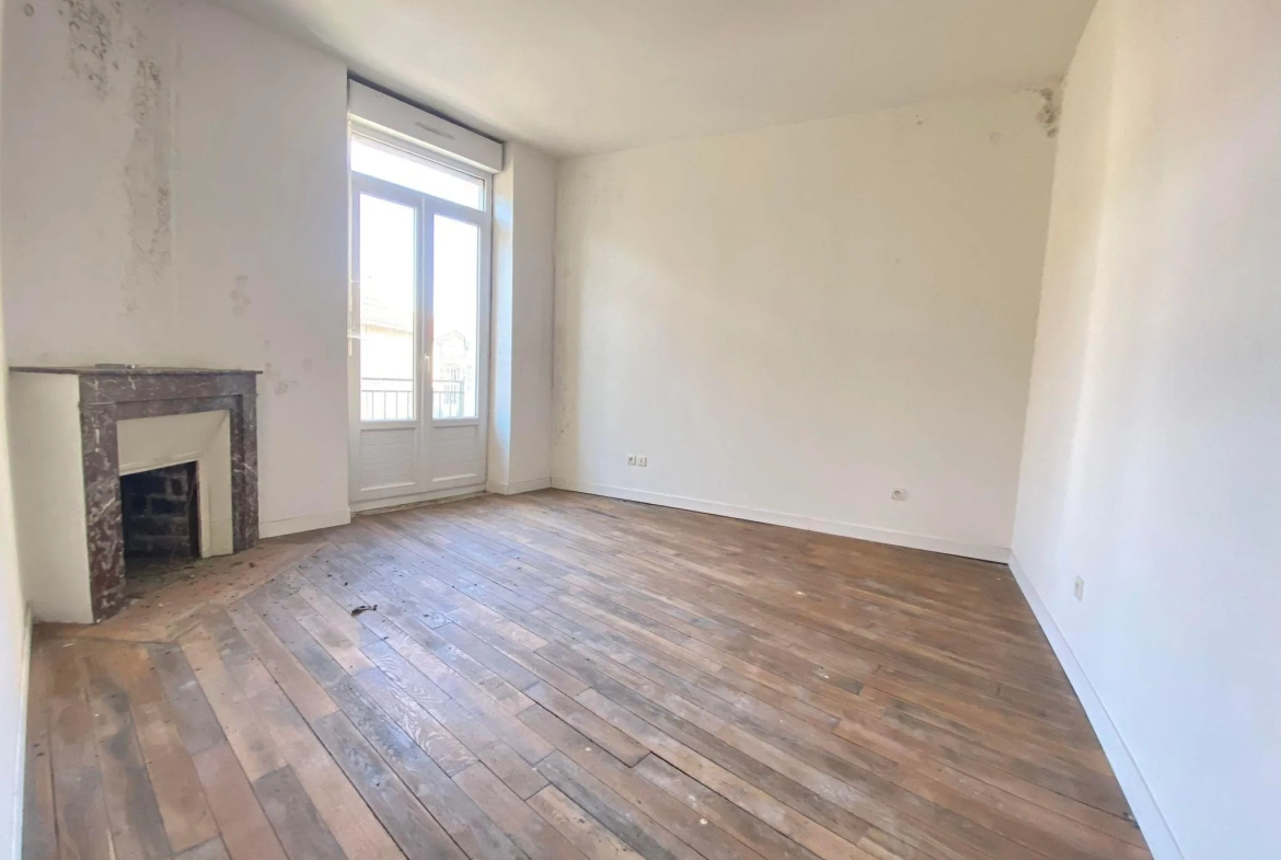 Immeuble de rapport de 261 m² à Bruyères-et-Montbérault, potentiel locatif élevé 