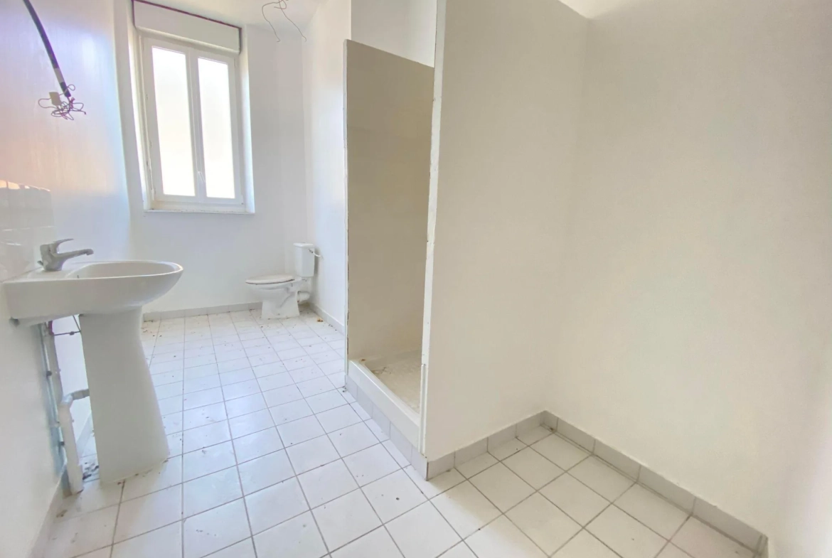 Immeuble de rapport de 261 m² à Bruyères-et-Montbérault, potentiel locatif élevé 