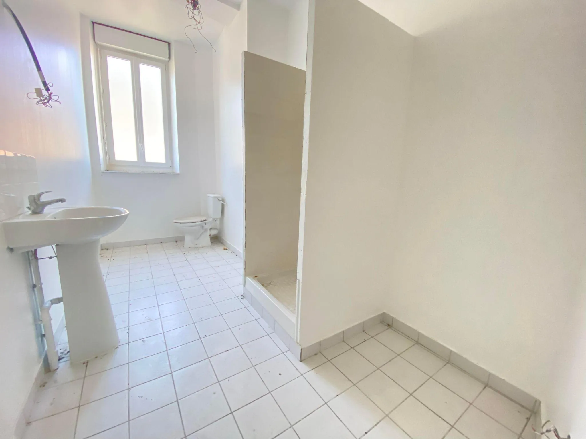 Immeuble de rapport de 261 m² à Bruyères-et-Montbérault, potentiel locatif élevé 