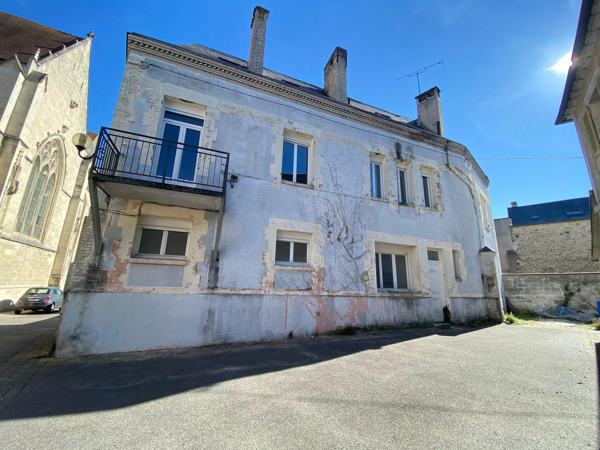 Immeuble de rapport de 261 m² à Bruyères-et-Montbérault, potentiel locatif élevé 