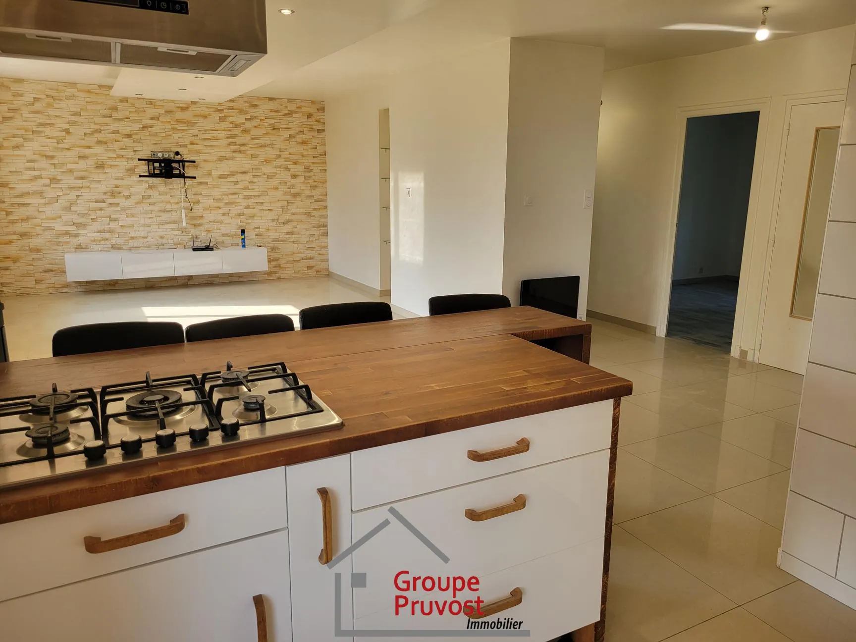 Maison rénovée de 162 m² avec 4 chambres à Parigny, proche Coteau 