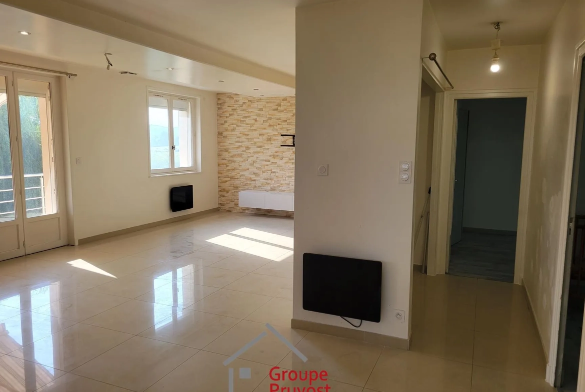 Maison rénovée de 162 m² avec 4 chambres à Parigny, proche Coteau 