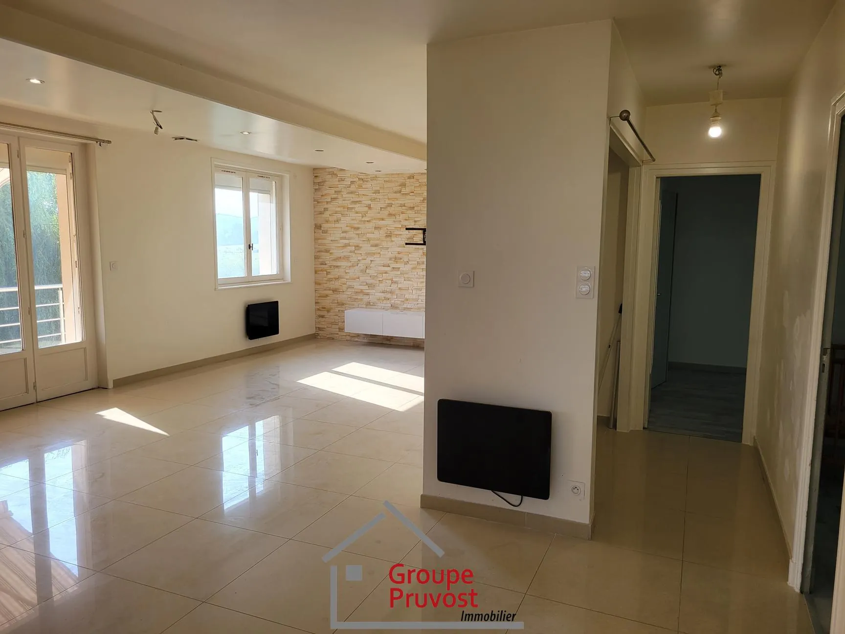 Maison rénovée de 162 m² avec 4 chambres à Parigny, proche Coteau 