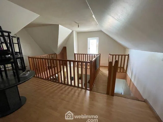 Maison à Noyon de 115m² avec dépendances et terrain constructible 