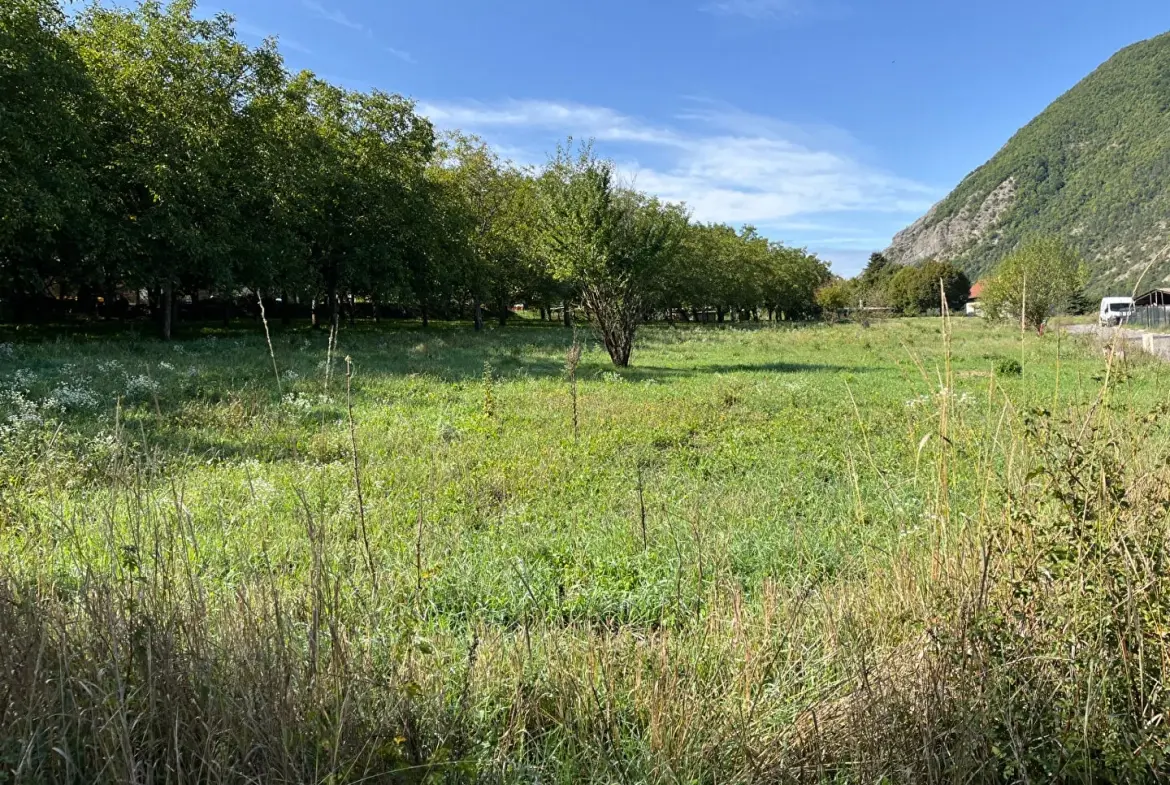 Terrain constructible de 768 m² à Gap - Opportunité à saisir 