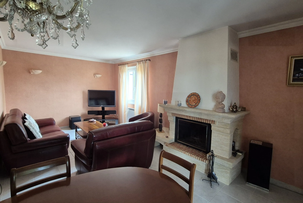 Belle maison avec piscine et grand jardin à La Motte Saint-Jean 