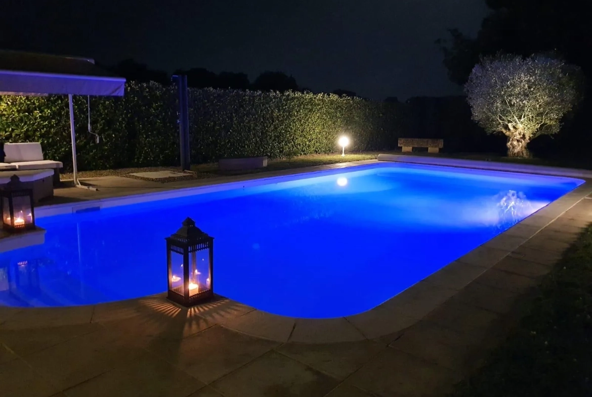 Belle maison avec piscine et grand jardin à La Motte Saint-Jean 