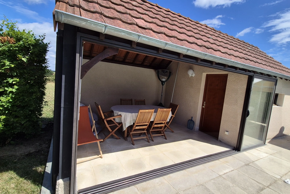 Belle maison avec piscine et grand jardin à La Motte Saint-Jean 
