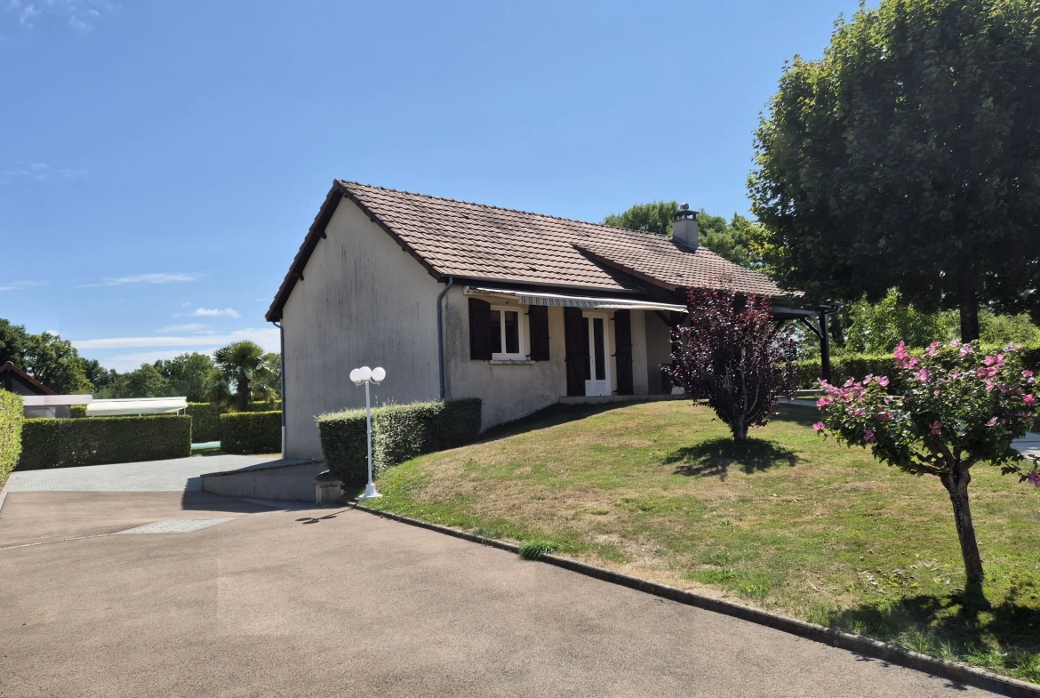 Belle maison avec piscine et grand jardin à La Motte Saint-Jean 