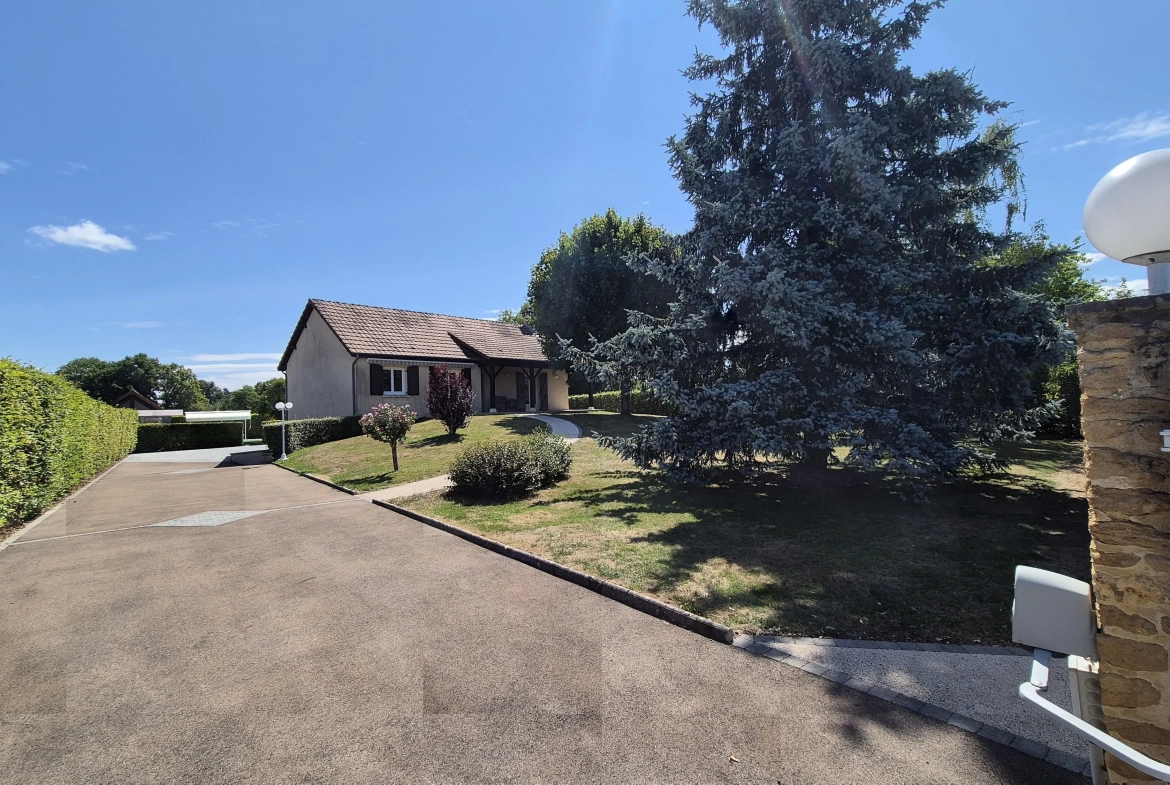 Belle maison avec piscine et grand jardin à La Motte Saint-Jean 