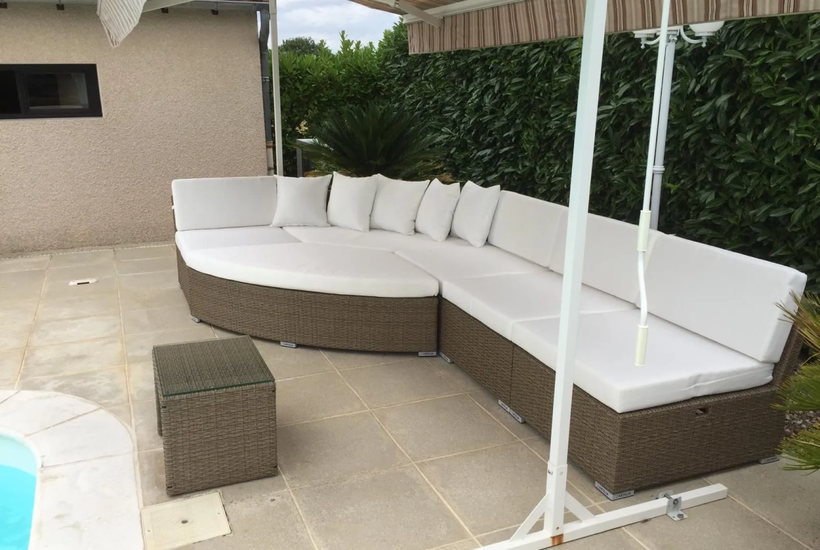 Belle maison avec piscine et grand jardin à La Motte Saint-Jean 