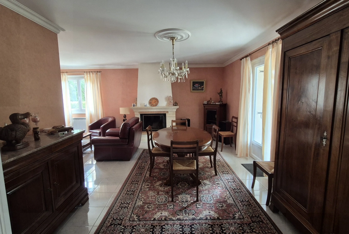 Belle maison avec piscine et grand jardin à La Motte Saint-Jean 