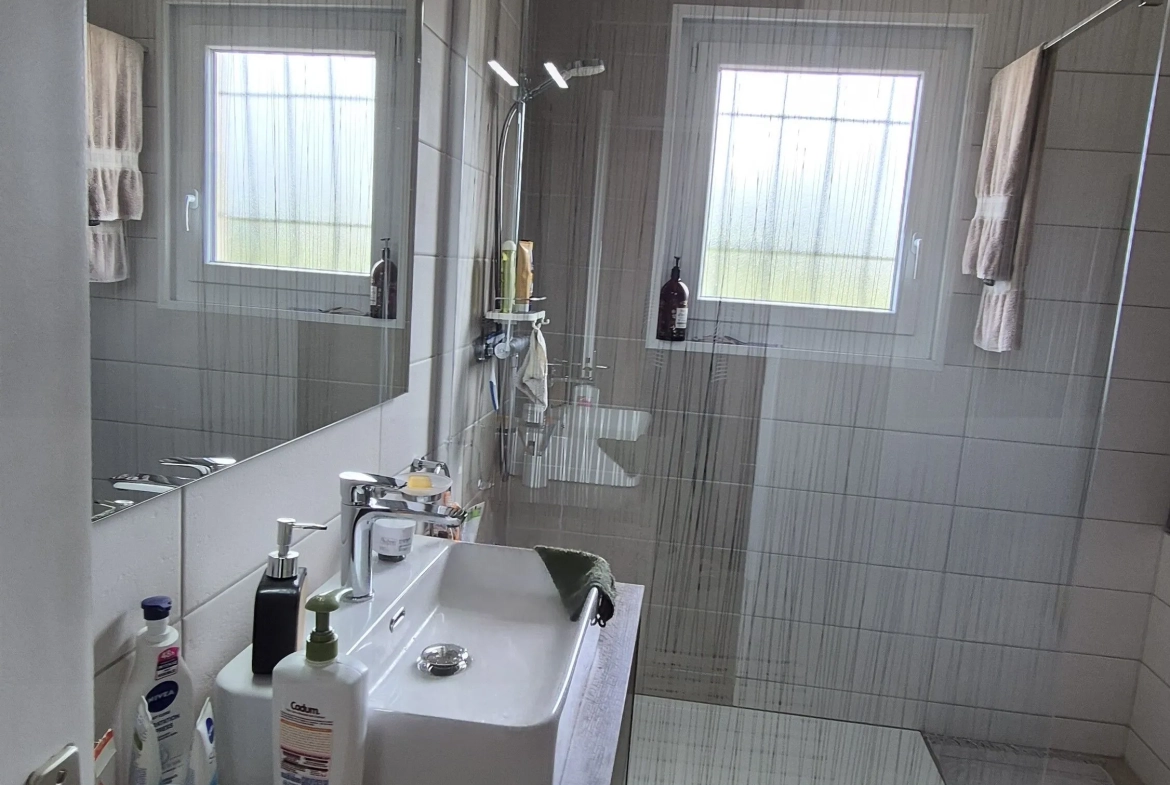 Belle maison avec piscine et grand jardin à La Motte Saint-Jean 