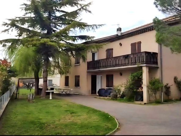Maison traditionnelle à Laragne Monteglin avec potentiel d’aménagement et grand terrain