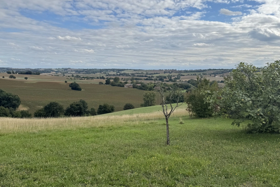Terrain de 1580 m² avec vue imprenable à Lanta - Projet de construction personnalisé 