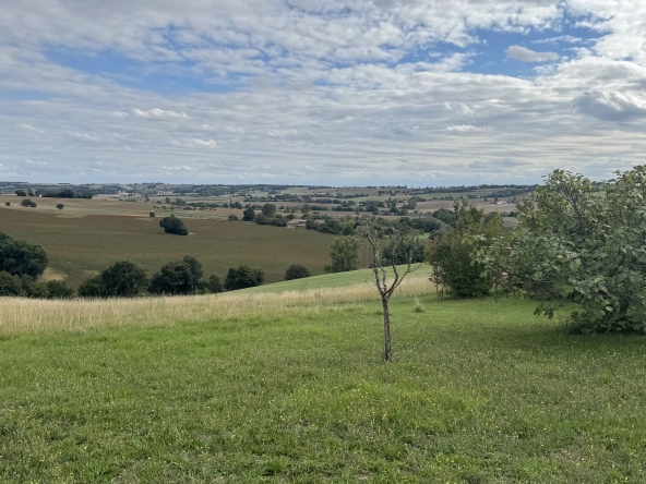 Terrain à vendre de 1580 m² à Lanta avec vue exceptionnelle, environnement calme