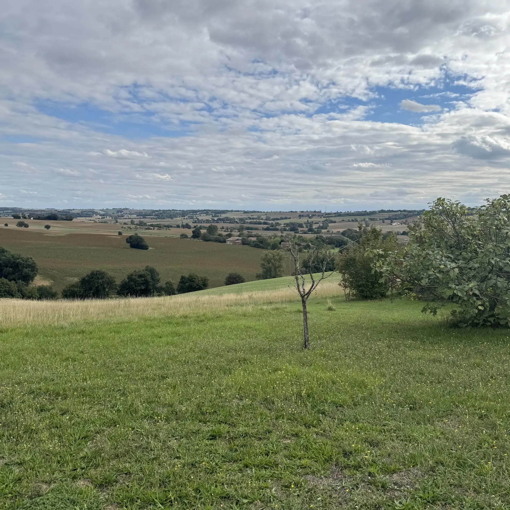 Terrain de 1580 m² avec vue imprenable à Lanta - Projet de construction personnalisé 