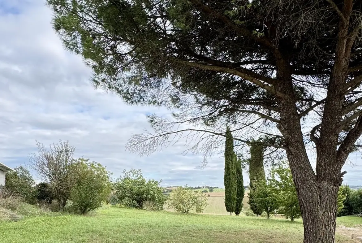 Terrain à vendre de 1580 m² à Lanta avec vue exceptionnelle, environnement calme 