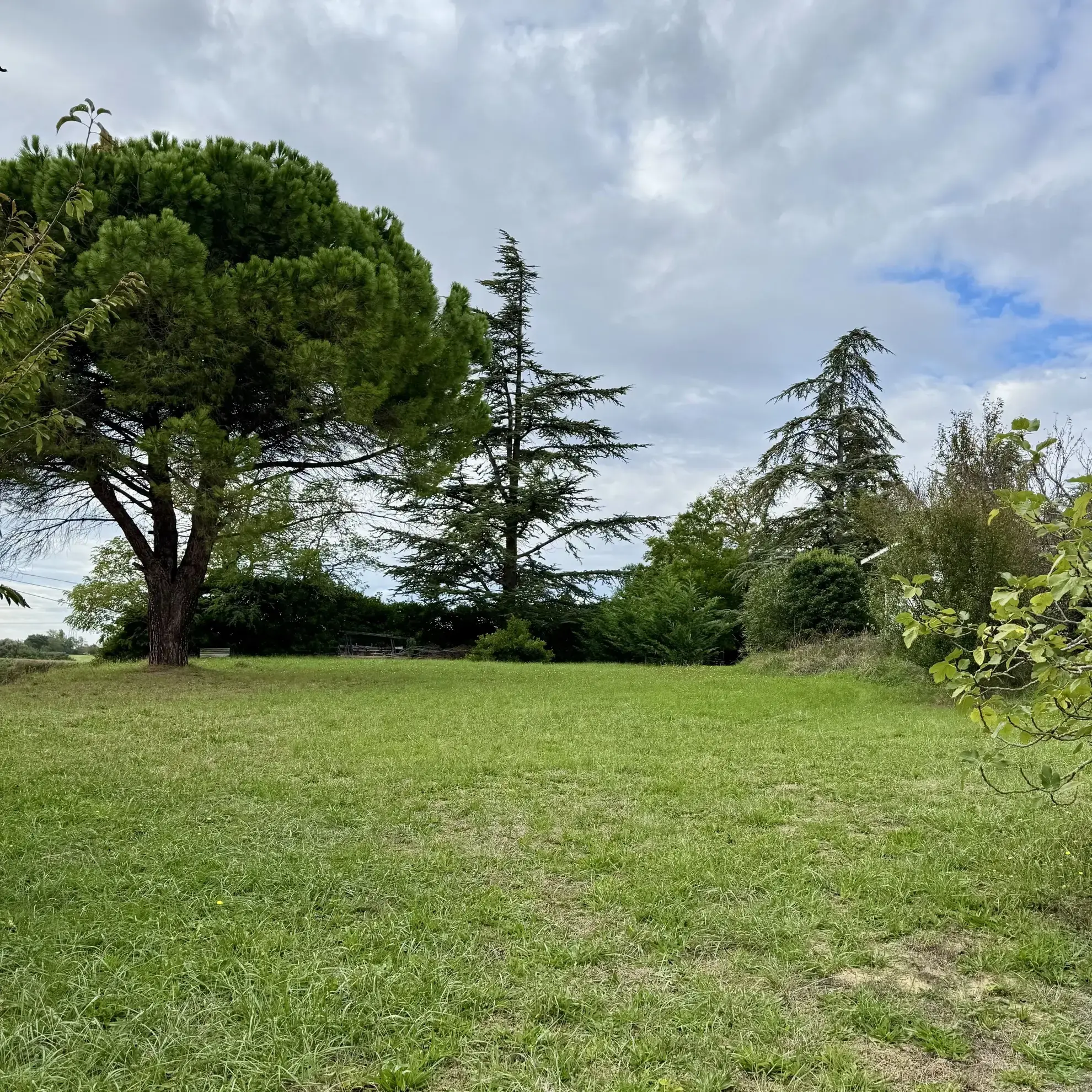 Terrain à vendre de 1580 m² à Lanta avec vue exceptionnelle, environnement calme 