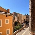 Charmant appartement rénové de 75m² avec vue à Saint-Saturnin-lès-Apt
