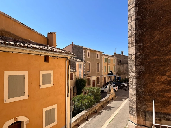 Charmant appartement rénové de 75m² avec vue à Saint-Saturnin-lès-Apt