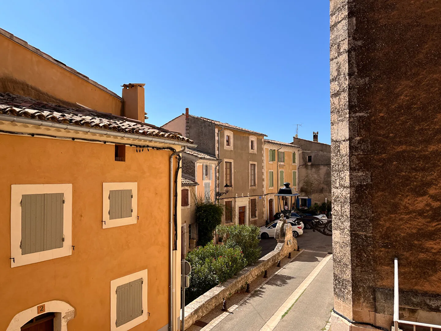 Charmant appartement rénové de 75m² avec vue à Saint-Saturnin-lès-Apt 