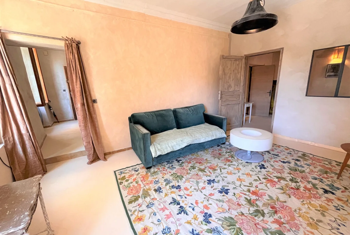 Charmant appartement rénové de 75m² avec vue à Saint-Saturnin-lès-Apt 