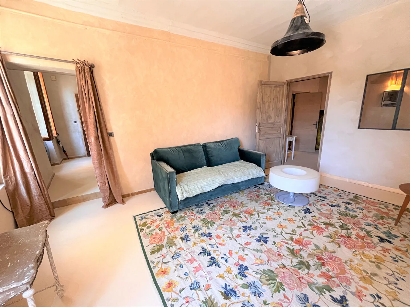Charmant appartement rénové de 75m² avec vue à Saint-Saturnin-lès-Apt 