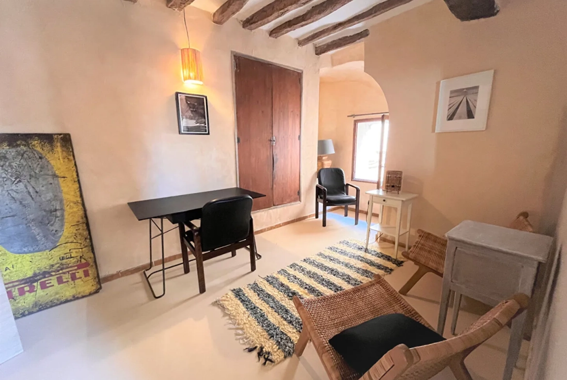 Charmant appartement rénové de 75m² avec vue à Saint-Saturnin-lès-Apt 