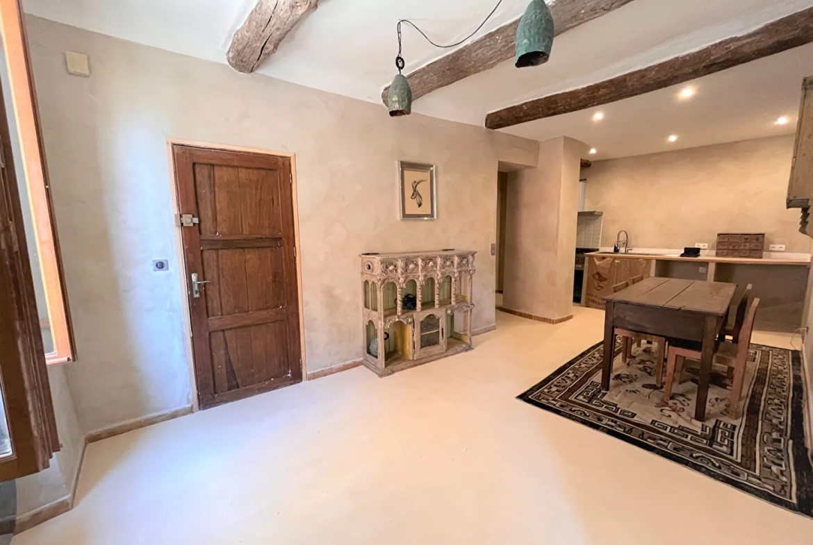 Charmant appartement rénové de 75m² avec vue à Saint-Saturnin-lès-Apt 