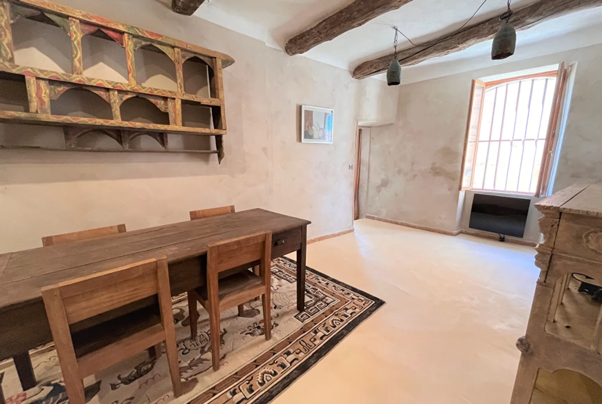 Charmant appartement rénové de 75m² avec vue à Saint-Saturnin-lès-Apt 