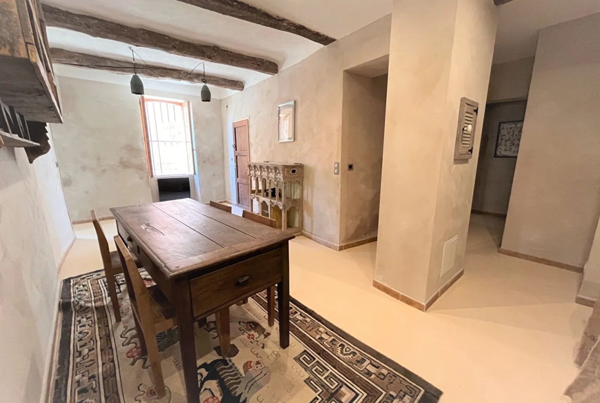 Charmant appartement rénové de 75m² avec vue à Saint-Saturnin-lès-Apt 