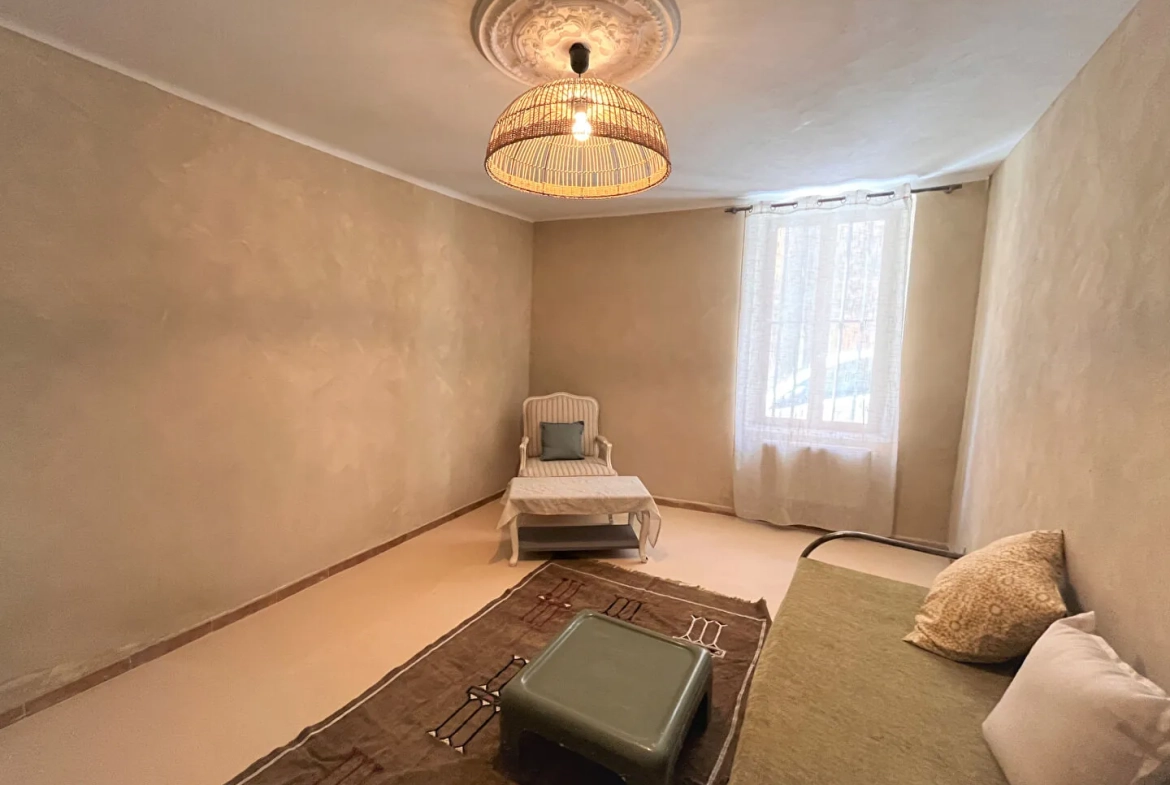 Charmant appartement rénové de 75m² avec vue à Saint-Saturnin-lès-Apt 