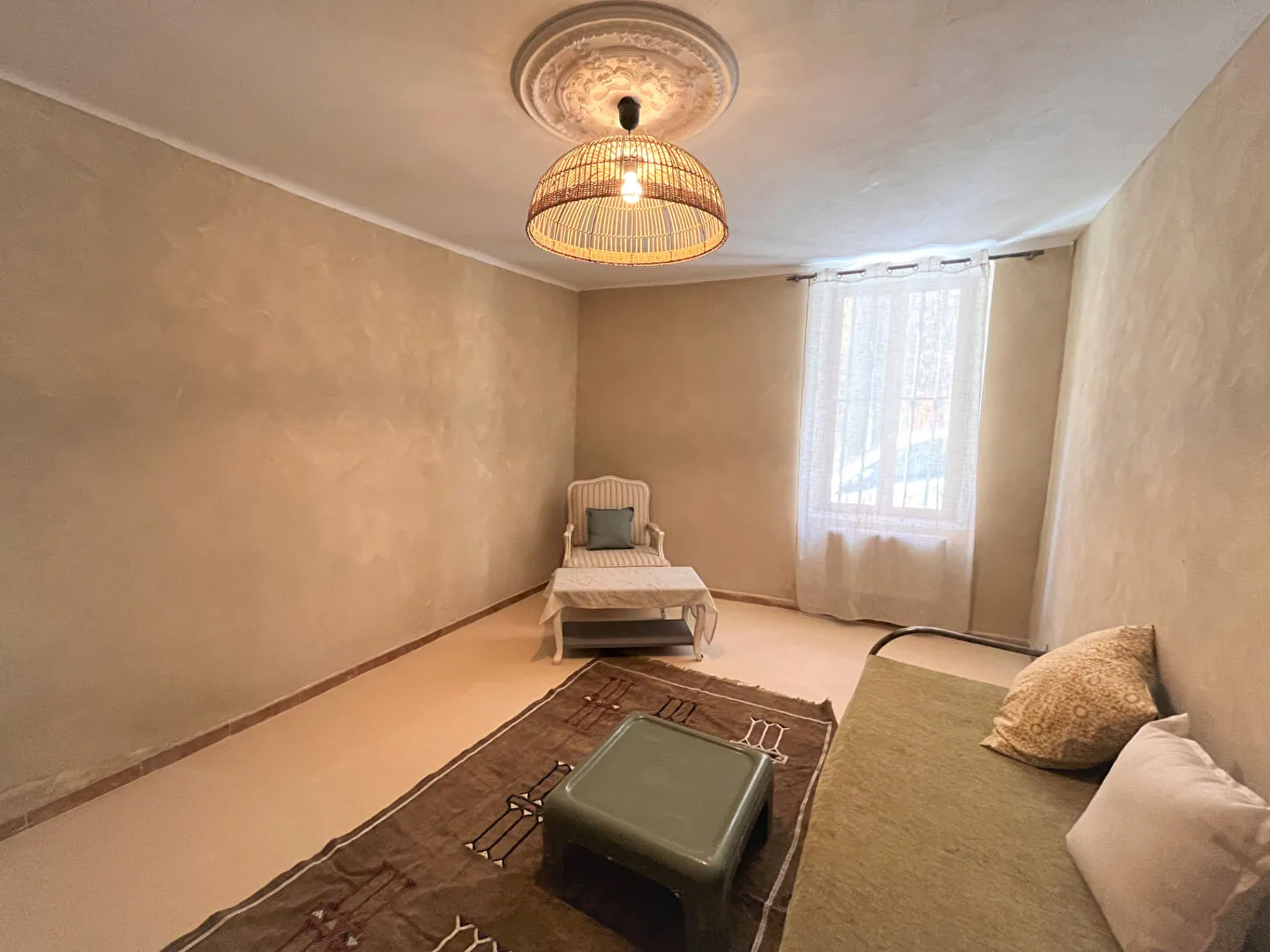Charmant appartement rénové de 75m² avec vue à Saint-Saturnin-lès-Apt 