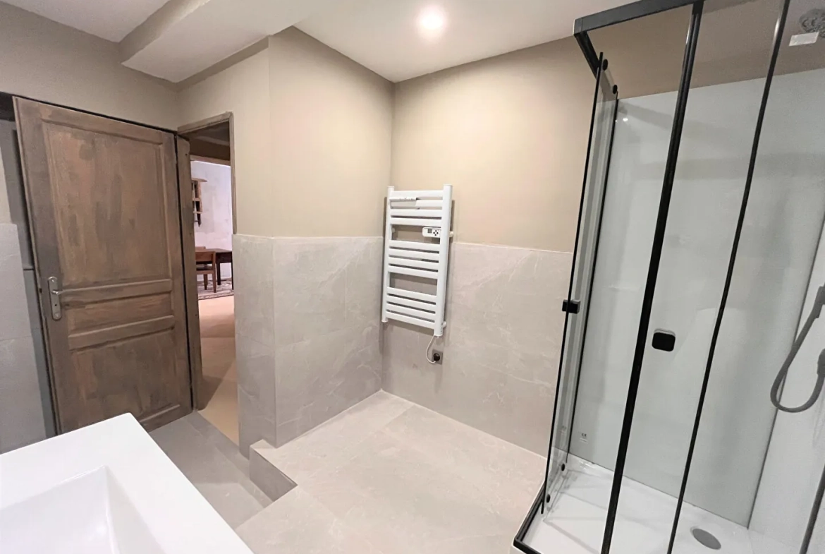 Charmant appartement rénové de 75m² avec vue à Saint-Saturnin-lès-Apt 