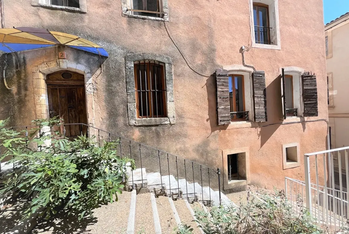 Charmant appartement rénové de 75m² avec vue à Saint-Saturnin-lès-Apt 