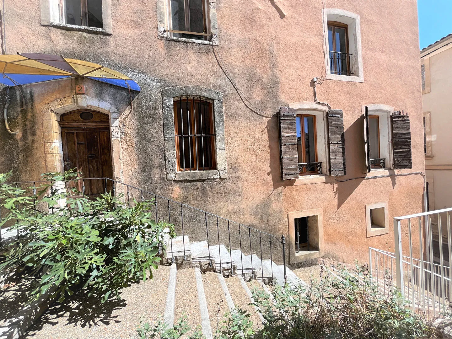 Charmant appartement rénové de 75m² avec vue à Saint-Saturnin-lès-Apt 