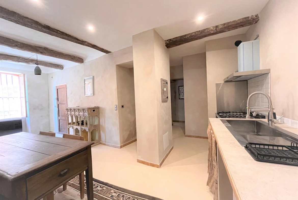 Charmant appartement rénové de 75m² avec vue à Saint-Saturnin-lès-Apt 