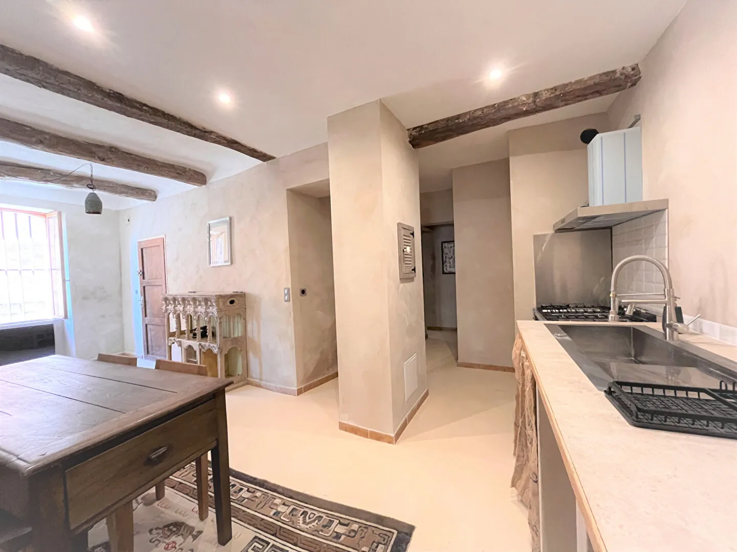 Charmant appartement rénové de 75m² avec vue à Saint-Saturnin-lès-Apt 