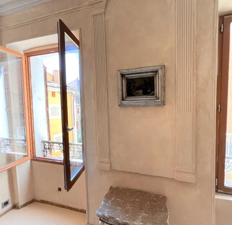 Charmant appartement rénové de 75m² avec vue à Saint-Saturnin-lès-Apt 