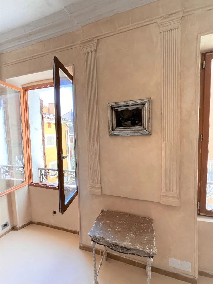 Charmant appartement rénové de 75m² avec vue à Saint-Saturnin-lès-Apt 