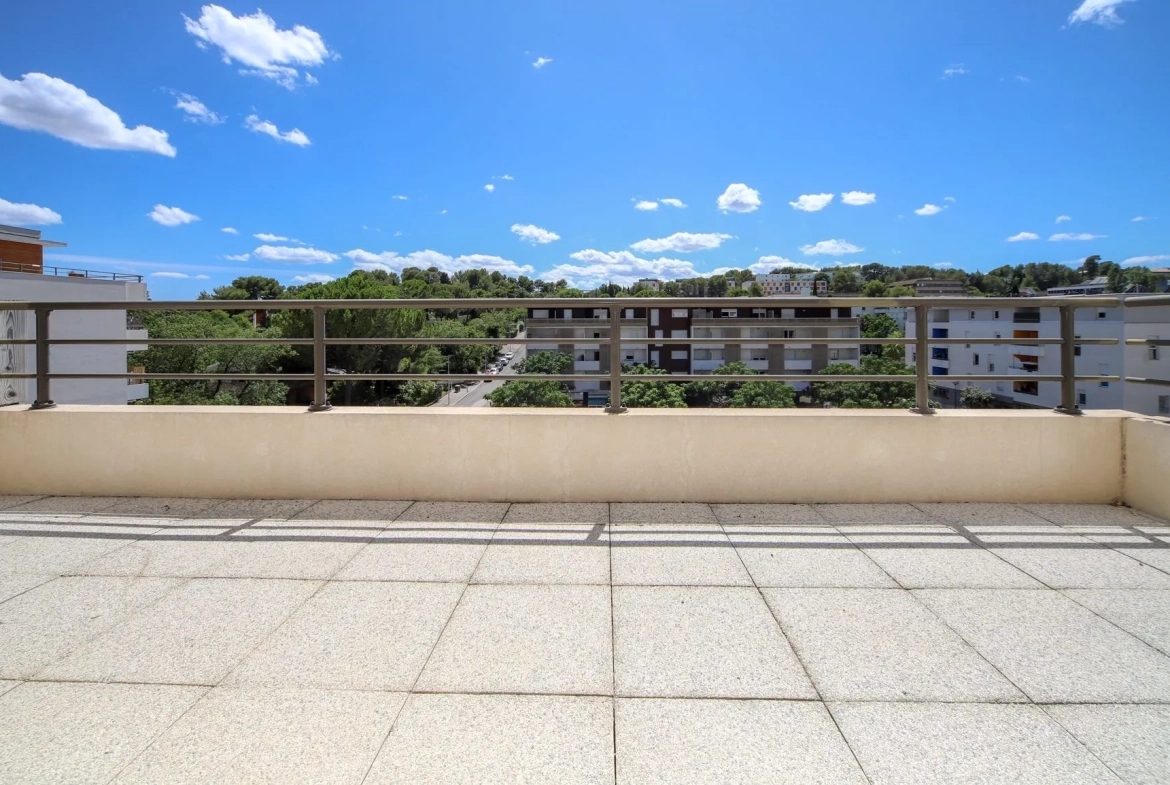 Appartement T4 MEUBLÉ à Vendre à Montpellier avec parking et Terrasse 
