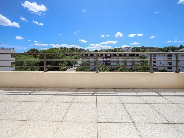 Appartement T4 MEUBLÉ à Vendre à Montpellier avec parking et Terrasse