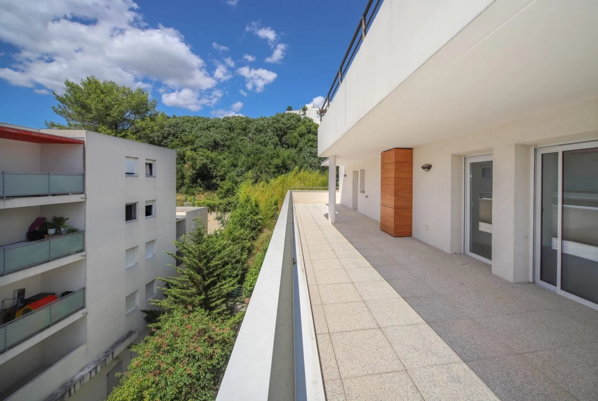 Appartement T4 MEUBLÉ à Vendre à Montpellier avec parking et Terrasse 