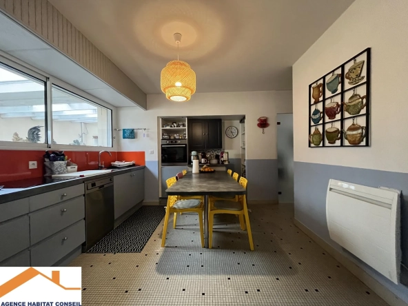 Grande maison à vendre à Saint Denis La Chevasse avec garage et dépendance
