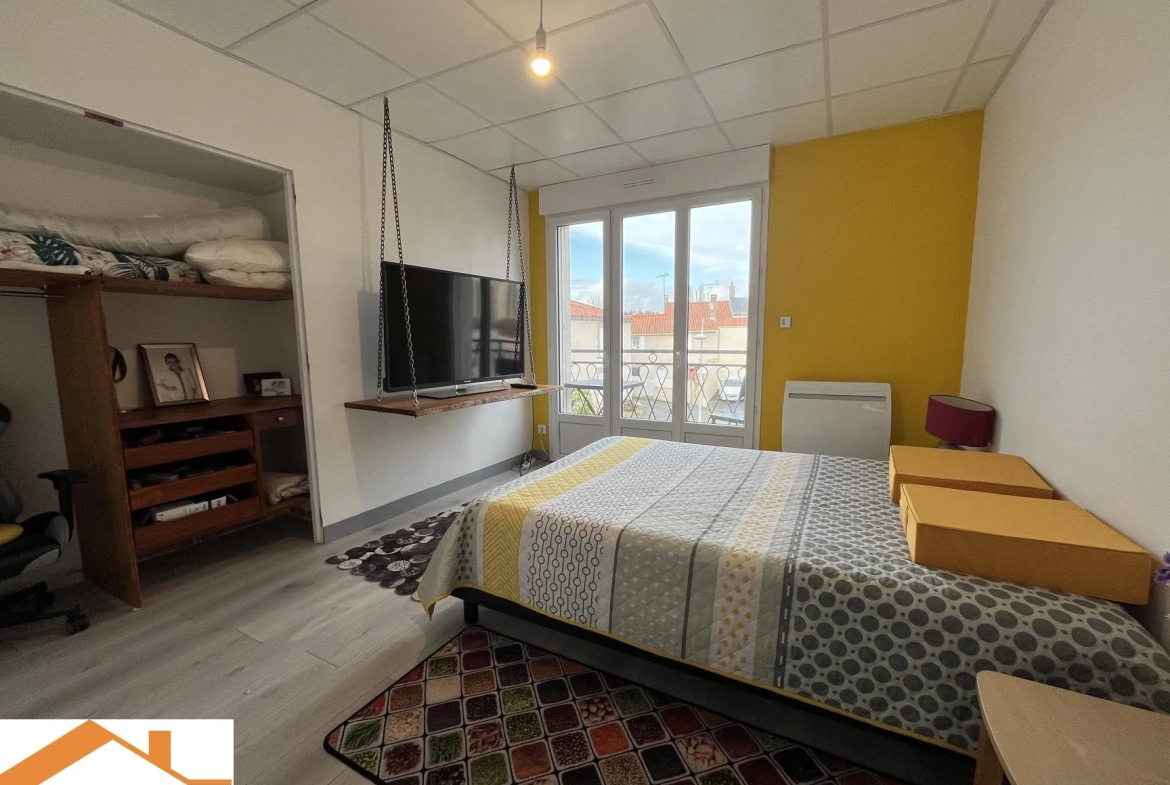 Grande maison à vendre à Saint Denis La Chevasse avec garage et dépendance 